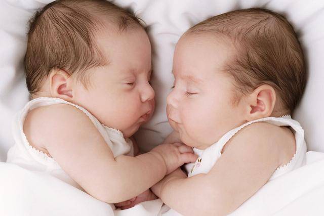 Двойняшки и близнецы: курс молодого бойца для родителей