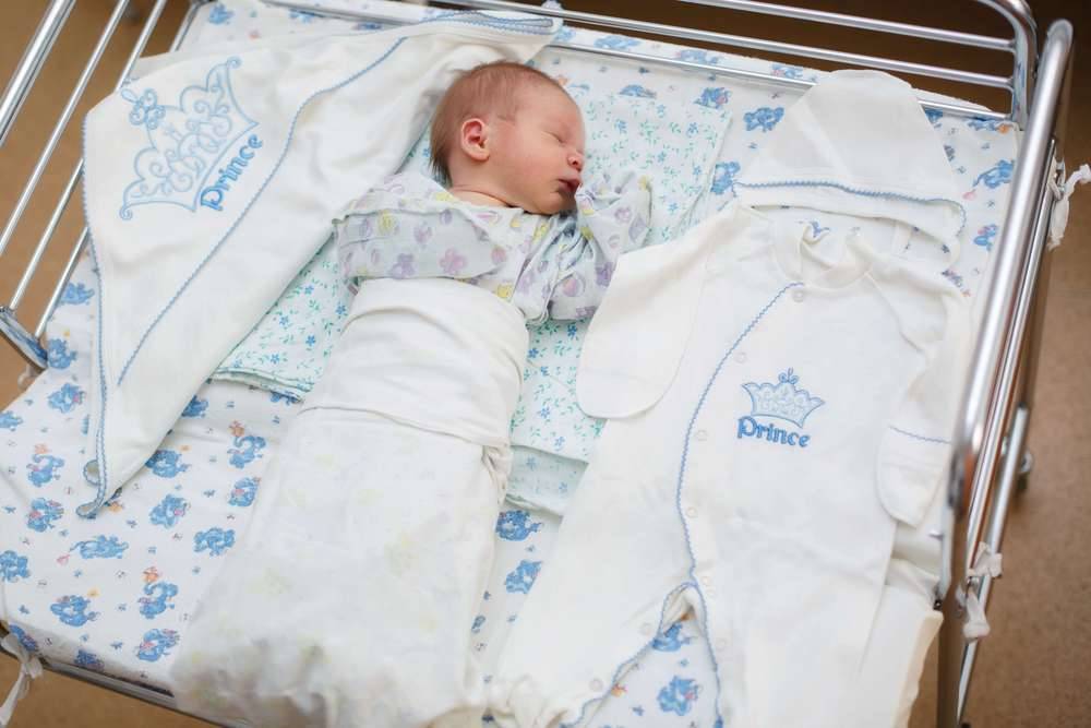 Во что одевать новорожденного на выписку из роддома зимой для ребенка