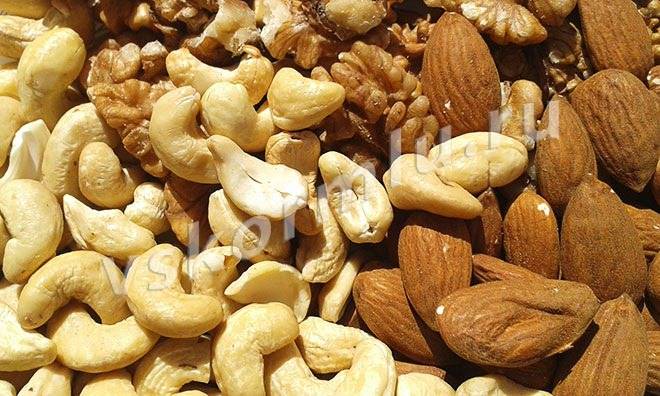 Орехи при грудном вскармливании: какие можно ли кормящим мамам и другие особенности