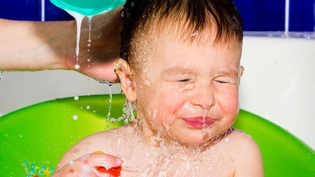 Ребенок не дает мыть голову 2 года. что делать, если ребенок боится мыть голову
