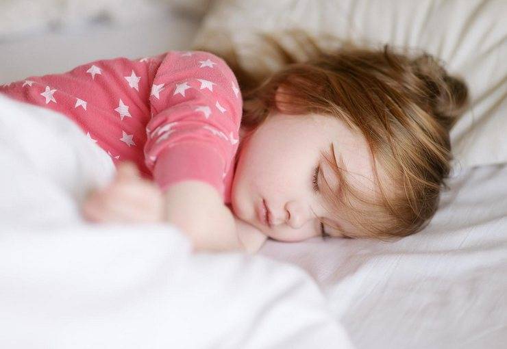 Учимся правильно будить ребёнка