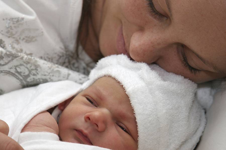Уход за новорожденным в роддоме: после родов в больнице, первые дни жизни