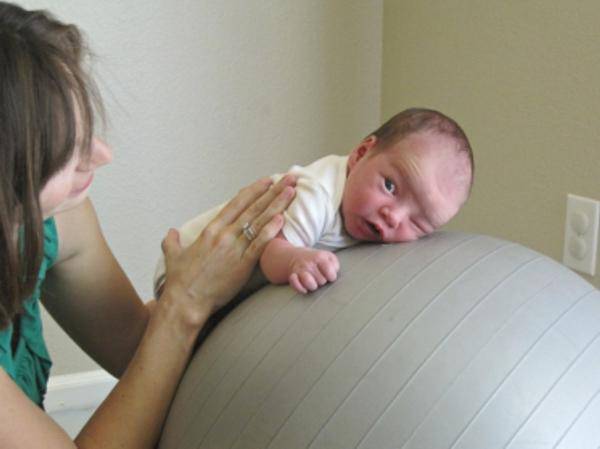 Как научить ребёнка переворачиваться со спины на живот? - глазастик