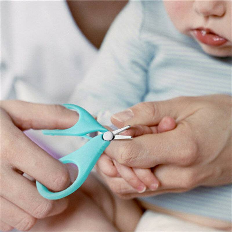 Как подстричь новорожденному ногти? 13 фото как правильно и когда их подстригать в первый раз младенцу?