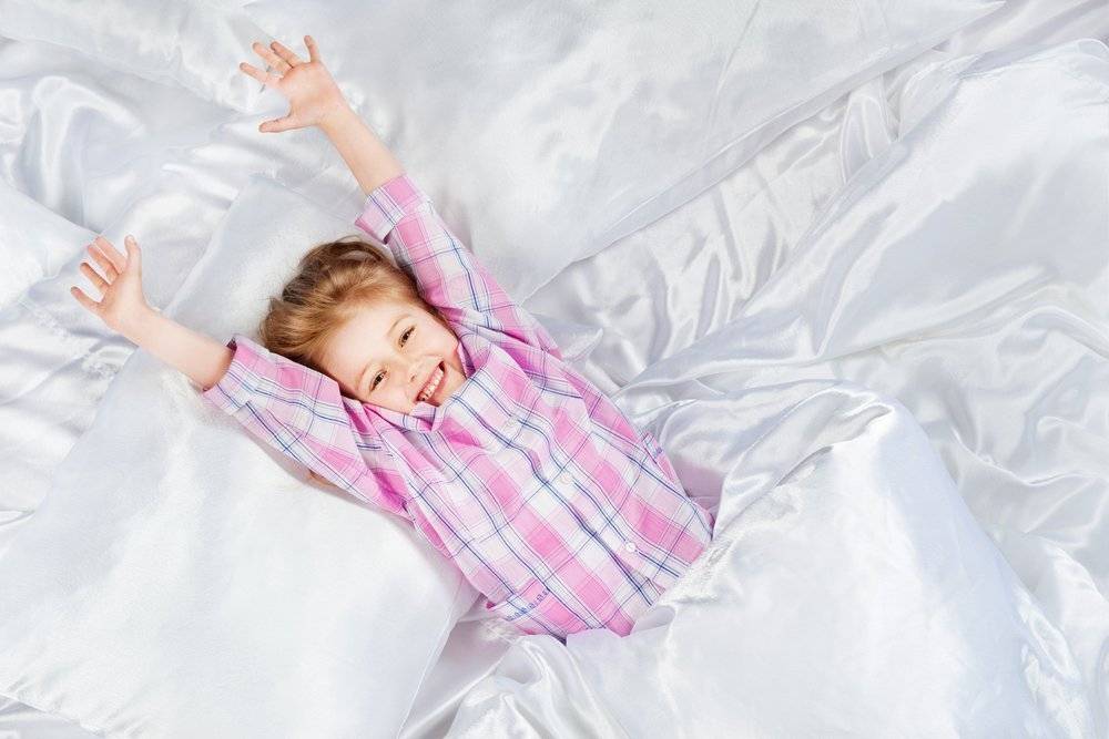 Ребенок спит только на руках: причины, плюсы и минусы, как отучить