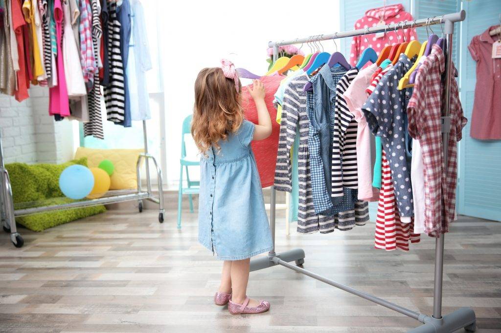 Как правильно выбрать одежду для ребенка: советы мамам