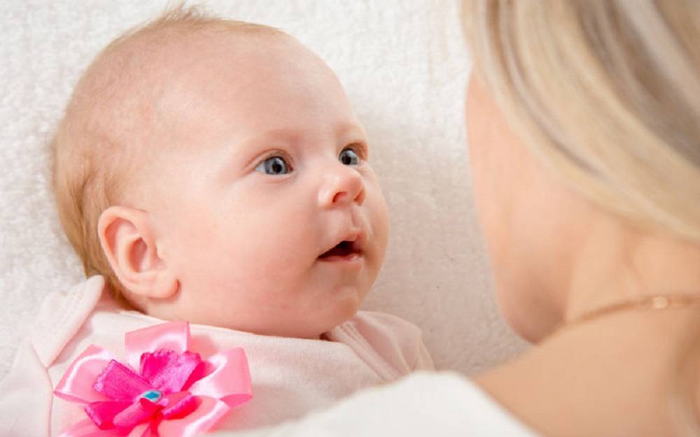 Когда новорожденный начинает видеть и слышать?