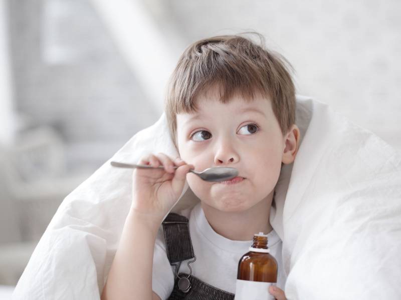 У ребенка режутся зубы: как помочь при прорезывании, чем облегчить и обезболить
