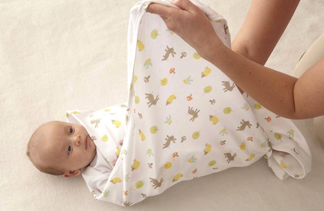 Как отучить ребенка от пеленания: как начать малышу спать без пеленок, советы и мнения врачей