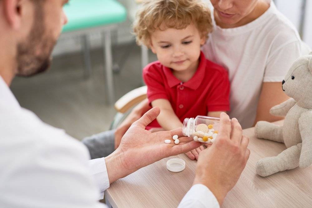 Как давать ребёнку лекарство, чтобы не выплюнул