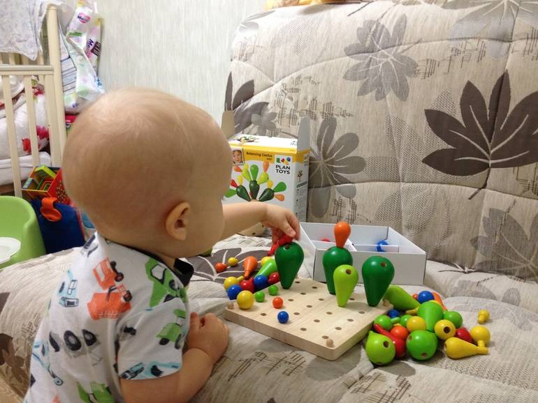 Игрушки для детей 8 месяцев развивающие какие нужны