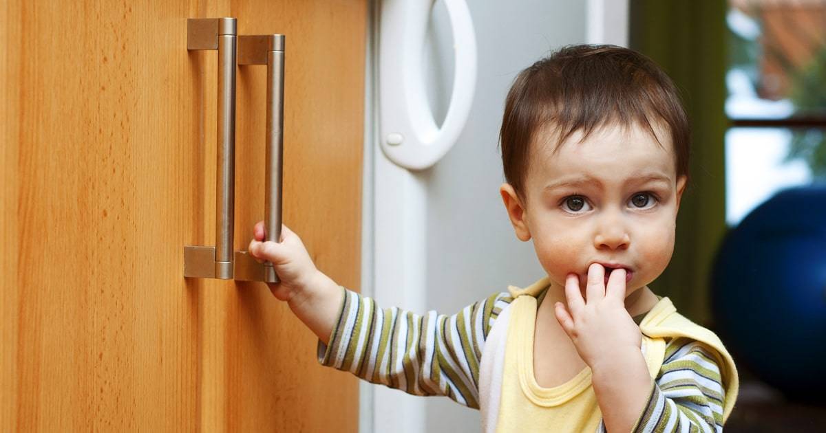 Безопасность ребёнка в доме: что надо знать?