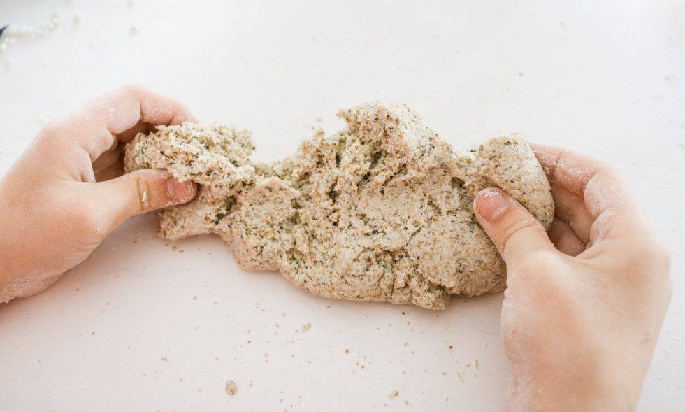 Как сделать кинетический песок в домашних условиях?