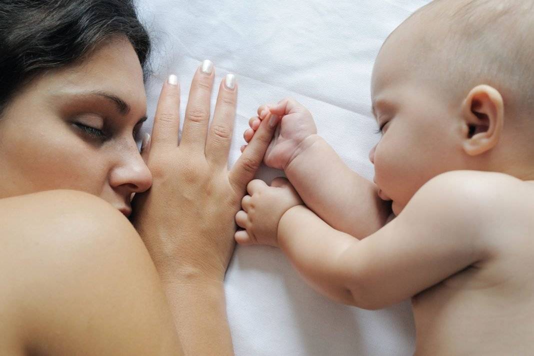 10 опасных вещей, которые многие мамы делают с новорожденными