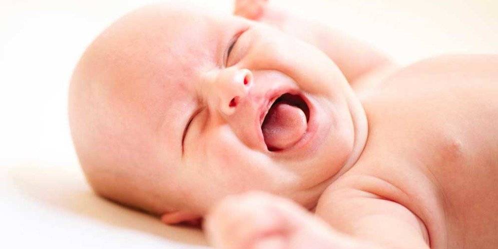 Колики у новорожденного: что делать и как успокоить ребенка