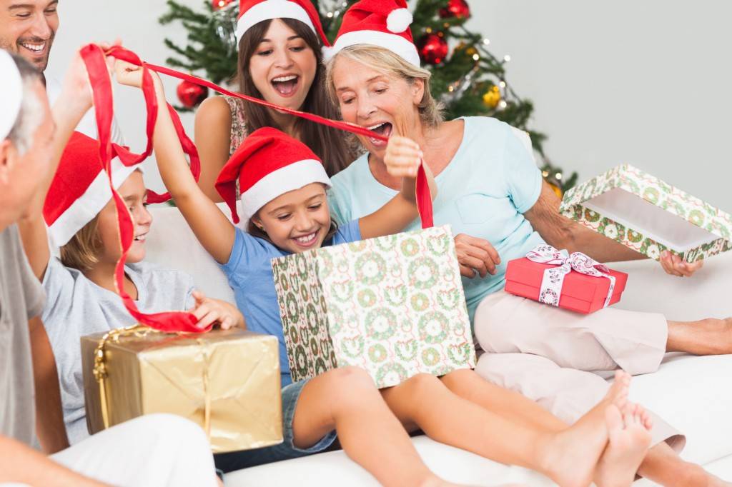 Прежде чем покупать подарок ребенку, стоит задуматься: психолог рассказала о правиле четырех даров и дала советы родителям