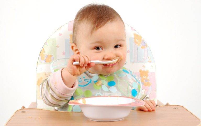 Как научить ребенка кушать самостоятельно − на самом ли деле необходимо искать серебрянную ложку?