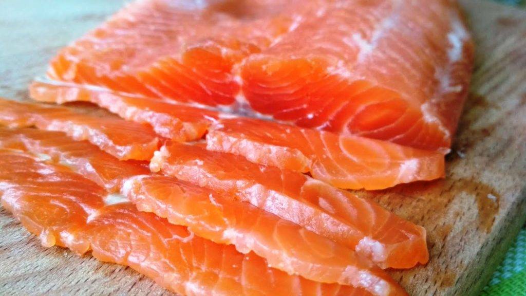 Соленая рыба при беременности: польза и вред
