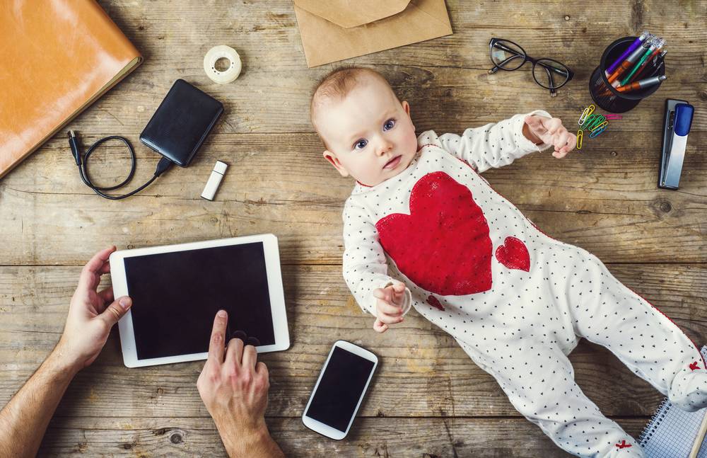 Мобильный телефон и ребенок
