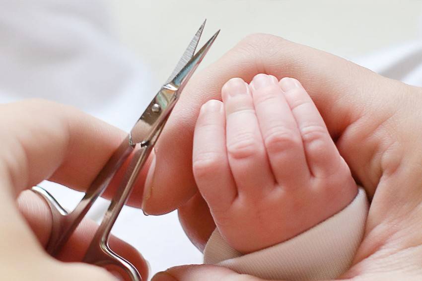 Уход за ногтями новорожденного