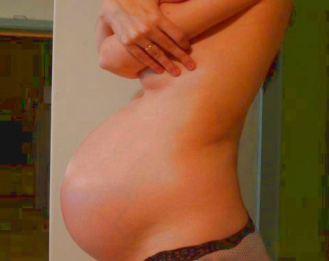 Можно ли узнать самой, как лежит ребенок в животе матери? - беременность