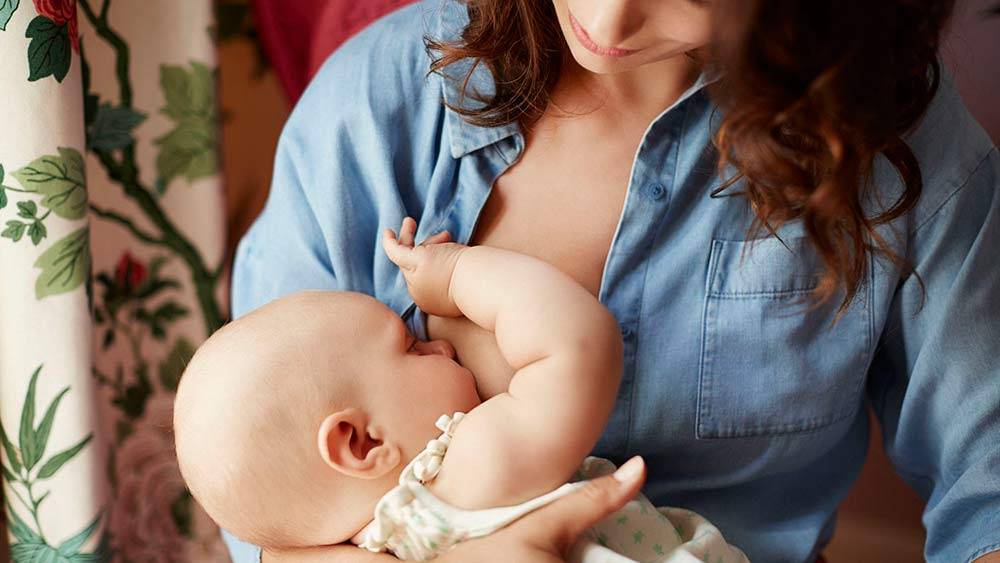 До какого возраста нужно кормить ребенка грудью (и нормально ли это, если ему уже больше двух лет)?