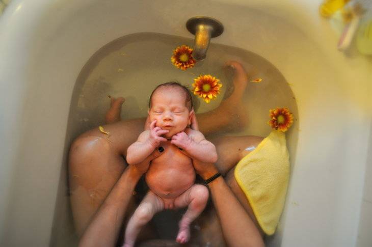 Разрешено ли купаться в ванне после родов?