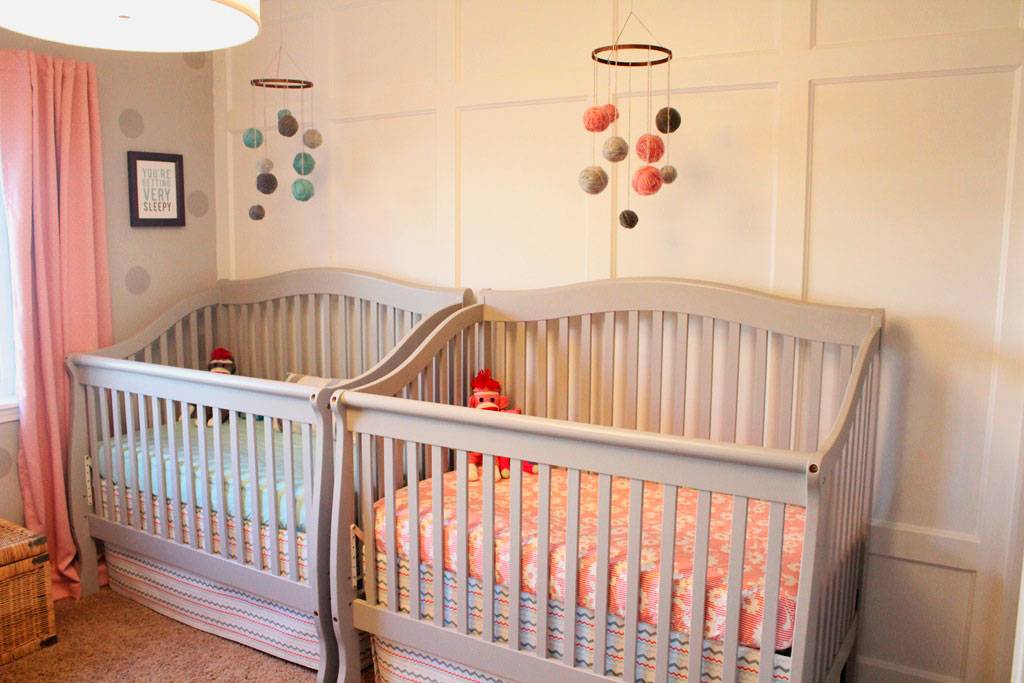 Кроватки для двойни новорожденных: как выбрать