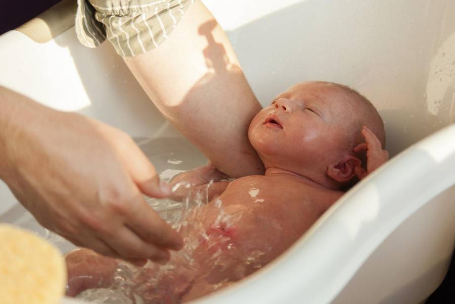 Как часто нужно купать новорожденного малыша и ребенка до года