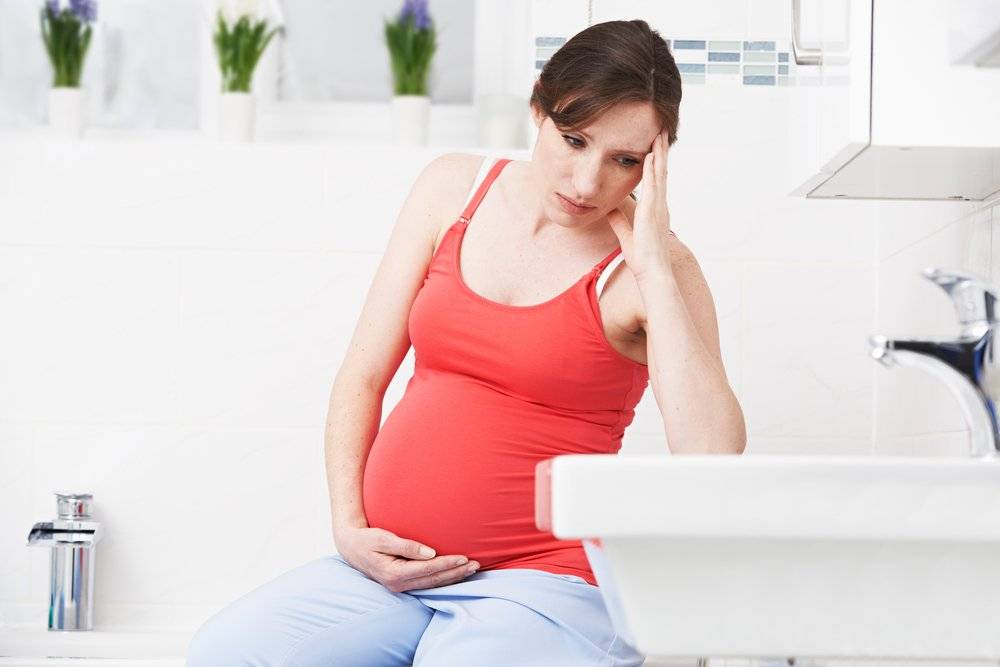 Диарея у беременных: причины, симптомы, лечение