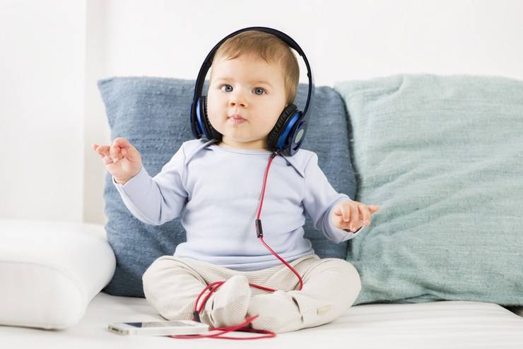 Какую музыку полезно слушать новорожденным