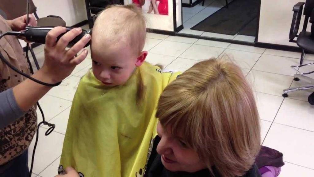 Первая стрижка малыша. детская парикмахерская: как стричь ребенка в год