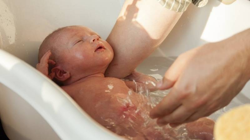 Правильное купание новорожденного
